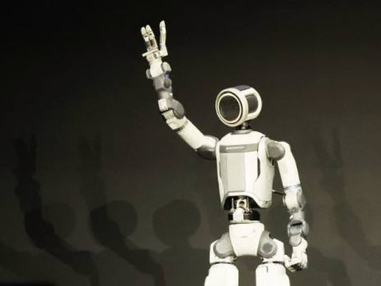 Robots Built by Automakers... Hands with Tactile Sensors and 360-Degree Rotating Joints / 汽车公司造的机器人…手有触觉传感器、关节360度旋转